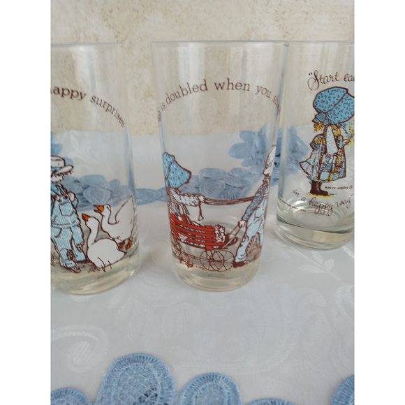 Vintage 1970's American Greetings Holly Hobbie Tumbler Glasses Blue Set of 4 - Picture 6 of 7